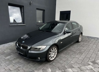 BMW Řada 3 3 Lim. 330i xDrive/Automatik/Navi/1.Hand