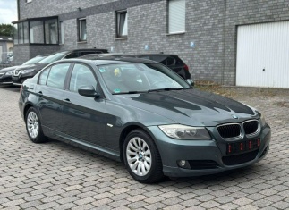 BMW Řada 3 i Lim. Sitzheizung Parkassist